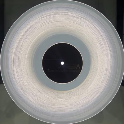 musictowatch_'s profile picture. 总是把小孩认成狗 把塑料袋认成猫