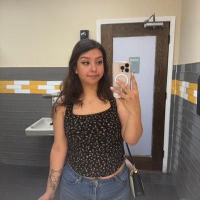 bloomingavis's profile picture. follow me on Snapchat : selenamtz416 & Instagram: w4nderlust ✨ 🌸