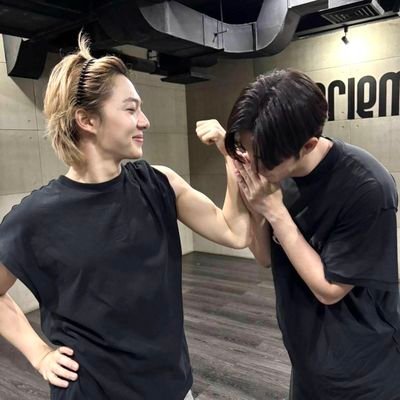 ZeeNuNew910's profile picture. 