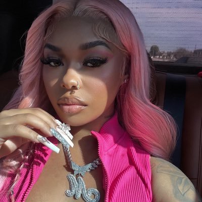 mi_laa96's profile picture. 