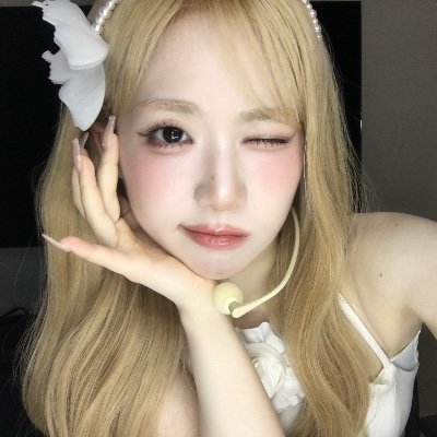 isajeely's profile picture. soo, how do i make this about #sunnyz?