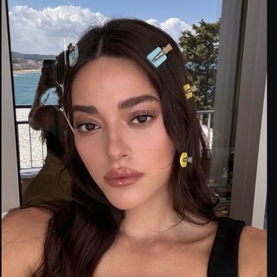 imeliiz's profile picture. ” يُؤخِّرُها الله ، وَ لَكِنَّهُ . . لا يَنساها“.