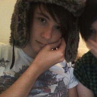 watchmeinacrown's profile picture. phwenty phone philots