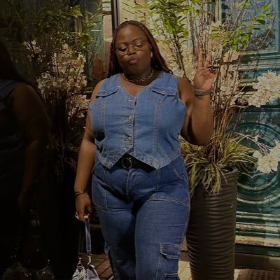 dalunwa_'s profile picture. 20•01•96 🕊️ I talk on @TheLemonVinyl podcast sometimes 🤭