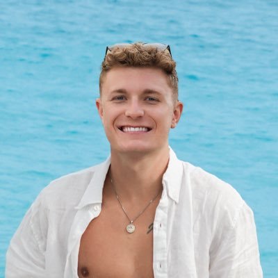 HRadenslaben's profile picture. Founder @veliclothing | building success → feeling alive