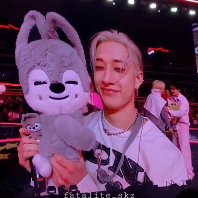 luvminsvng's profile picture. “ᴄᴀᴜsᴇ ᴀʟʟ ɪ ᴡᴀɴᴛ ɪs ʏᴏᴜ, ɴᴏᴛ ʏᴏᴜʀ ᴛᴇᴀʀs„ 🩷