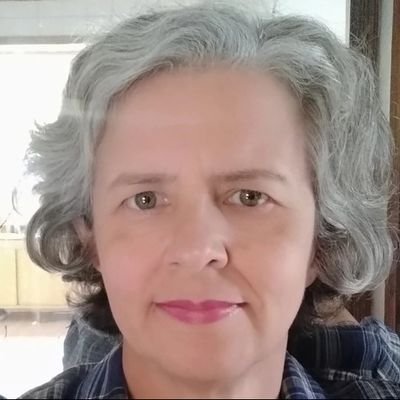 Rizzi0302's profile picture. Sou deficiente auditiva usuária de Implante Coclear, a favor das vacinas e acho político tudo farinha do mesmo saco, é sujo falando do mal lavado.