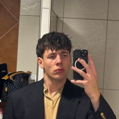 asjorias's profile picture. 18 y/o | Solo Dev & Student | Currently launching https://t.co/xsUJuB0Mv0 (Free Beta access)