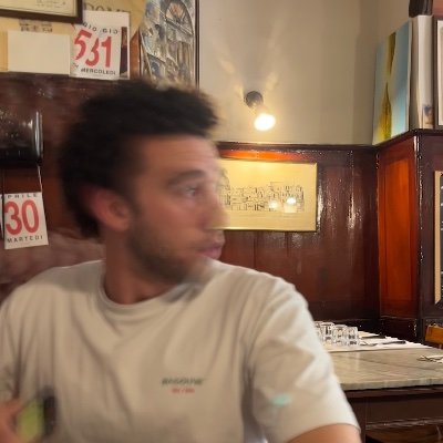 hmslava's profile picture. early bird with a nice hair