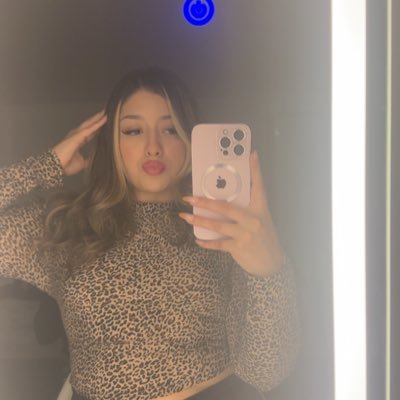 lesss01's profile picture. 