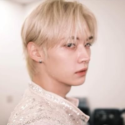 fateofbang's profile picture. 96 line || chatgpt creame una foto de jisung, niall y taylor tomando un fernecito ~ot8