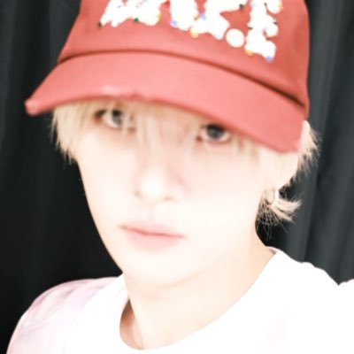 98MINTHV's profile picture. 증오로 뒤덮인 세상에 다시 연꽃이 핀 다 ☽☾ 22 - she / her