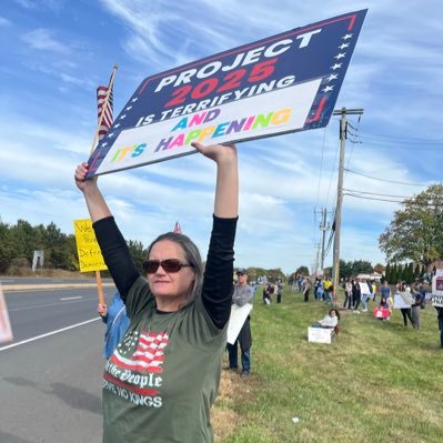 soozebee215's profile picture. Here for doom scrolling and the laughs.