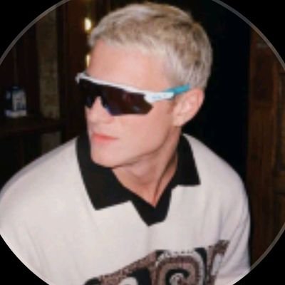 gustavofreiresx's profile picture. oi, tô dnv aqui no tt pra comentar realitys