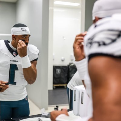 ReggieMidz's profile picture. Go Birds 🦅 that’s about it