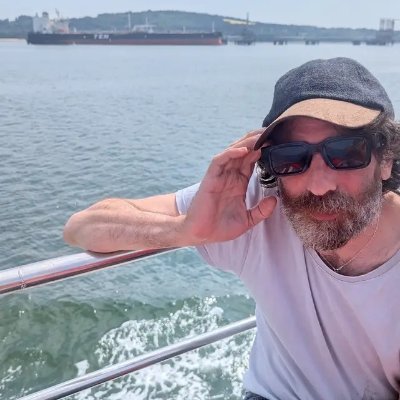 TamHeinitz's profile picture. I like Schubert. I like Hibs. I like Crows and Lemurs. I don't like antisemitism.