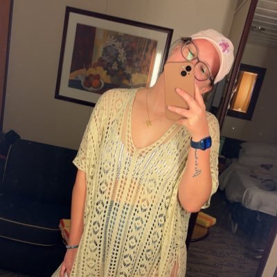 whoreforsports's profile picture. Sports are what my life revolves around.                I also torture myself by being a runner.