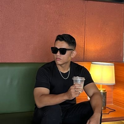 gogostego_'s profile picture. Tropical float