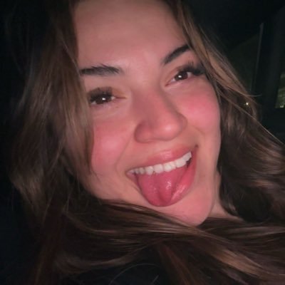 aridiana_z's profile picture. i ain’t ever cared