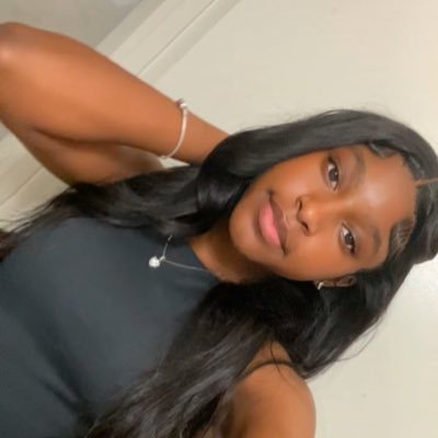 pprettygirlyaya's profile picture. 