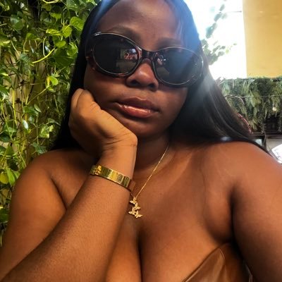 sweetkikss's profile picture. feminist 💋