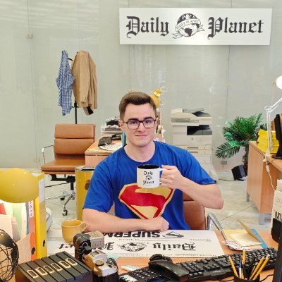 Vicplay101's profile picture. Solo soy un admirador más del cine 🎥, la música 🎵, el arte 🎨 y en especial del doblaje 🤩🎙️

Insta: https://t.co/hlfrq1zyvY