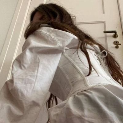 BraveryVia's profile picture. ♊ she/her, swiftie, uzależniona książkara
                               ♡ 2025: 122/175