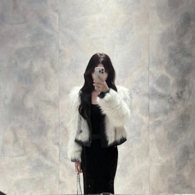 HobbesNorm95839's profile picture. 🤗🤗A small abrasive pad used for scouring pots and pans 🤗🤗