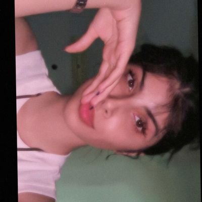 asmapmhr's profile picture. 
خوبم اما
اگر فکر کنم، گریهام خواهد گرفت.