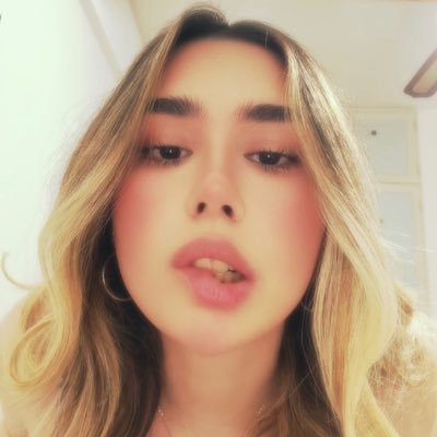 danielavhzm's profile picture. ²²²