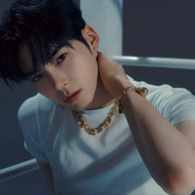 BLUXLIGHTS's profile picture. ㅤ