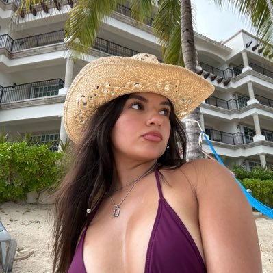 _christinuh's profile picture. always tired