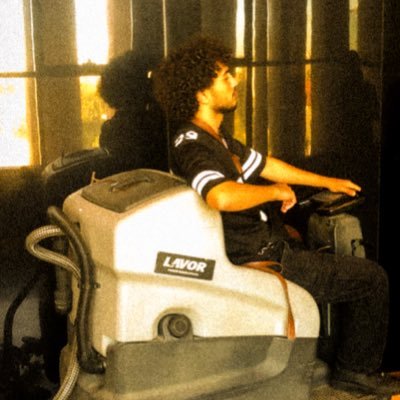 nasseraldean's profile picture. boredom got a new best friend