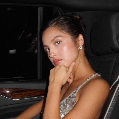 leahfallsinlove's profile picture. my house is on fangirl avenue ౨ৎ she/her