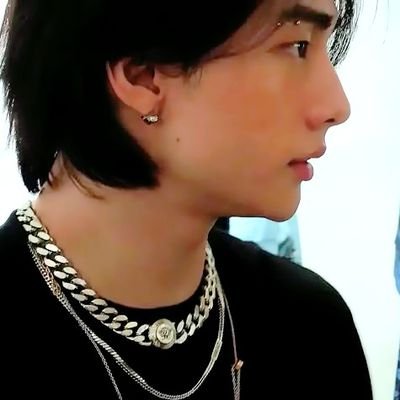 foxinyiret's profile picture. repita hyuninlix tres vezes e me veja aparecer na porta da sua casa🧸