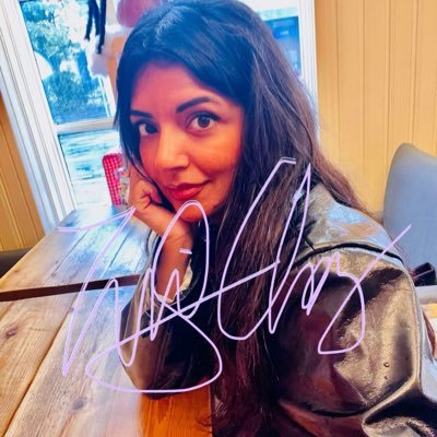 zubiasandhu's profile picture. Fashion disruptor 👠 | 🇵🇰🇪🇬🇨🇳 roots | DE • EN • HI/UR | Designs for the fearless. #ZubiaChoudry