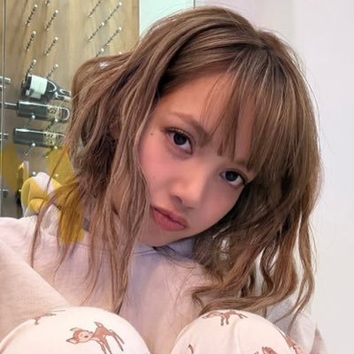 qlovzs's profile picture.