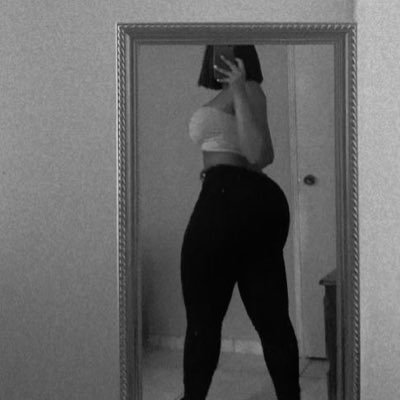 sunfhlowerss's profile picture. working on myself, for myself by myself. ♡