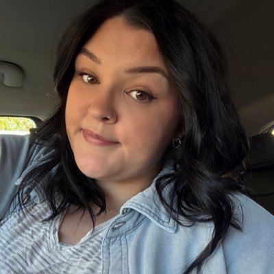 courtneygedak's profile picture. edmonton oilers. taylor swift. kindle reader. makeup girlie.