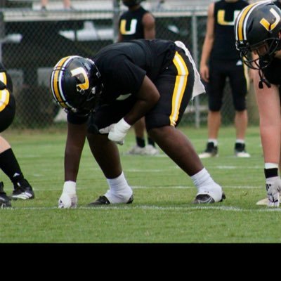 Charleston_70x's profile picture. #offensivelineman #center/left gaurd/everywhere #co2028 🥞🥞#Unionms 5’10 225 #versatile 3.42 gpa