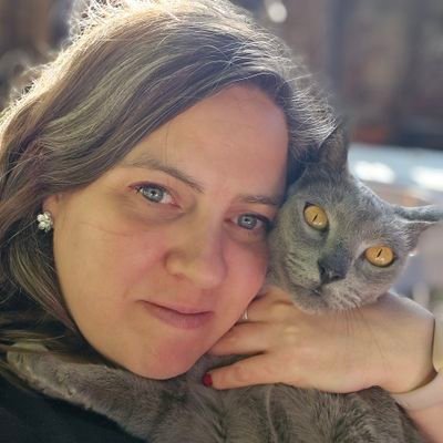 vickyterri's profile picture. No hay que vivir penando rutas que no son nuestras. Lo que estamos buscando, caminando es que se crea.