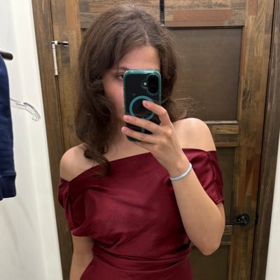 Minaisnotaround's profile picture. مرد حسابی نمی‌بینی دارم می‌گم چاهه؟