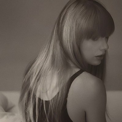 moonstnd's profile picture. on begged and borrowed time.