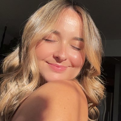 honeysmoneyhive's profile picture. findom brat.                                                                | https://t.co/2ce4NFbRnU