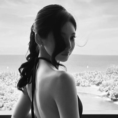 yiizhuc's profile picture. Elegance   with   an   alibi   甘い毒,   Ning Yizhuo.