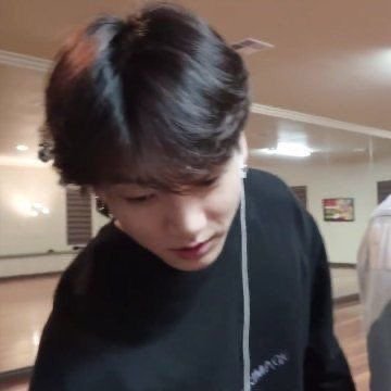 pochjkk's profile picture. bts minha casa minha vida