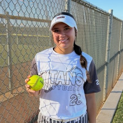 falcon_2K28's profile picture. 2028 Student Athlete ✝️🥎🏀🏋🏻‍♀️🏃🏻‍♀️Softball, Basketball, Powerlifting, Track 4.0 GPA Titans Softball #28
