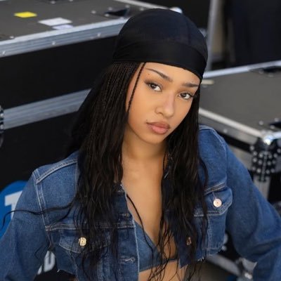 manonontour's profile picture. she’s manon, i’m just documenting 🎥🫧