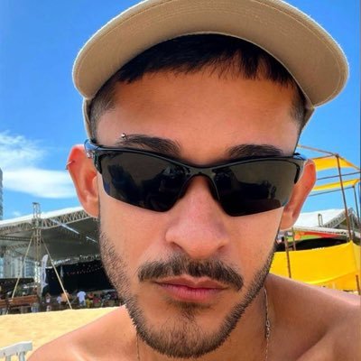 vinibelinho's profile picture. chora bebe & fuma