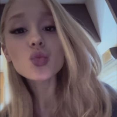 rsiee_st's profile picture. So I'm daydreamin'
With my chin in the palm of my hands
About you